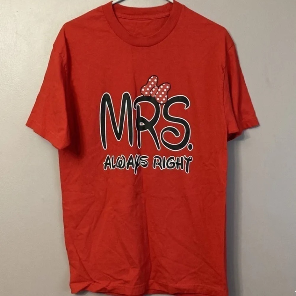 𝅺WOMEN’S XL Red Disney Tshirt “Mrs. Always Right” Minnie Mouse Mickey